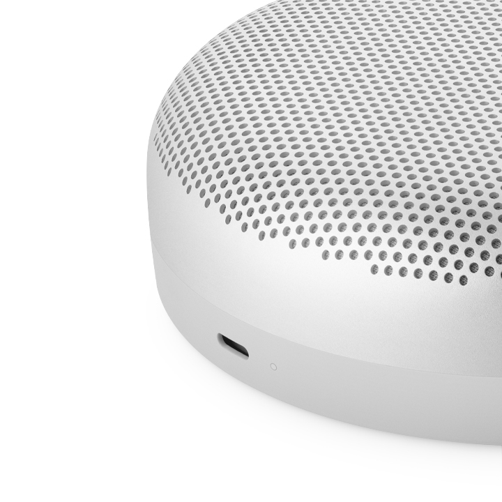 Zdjęcie do “Bang & Olufsen BEOSOUND A1 Grey Mist (2nd Gen) - przenośny głośnik”.