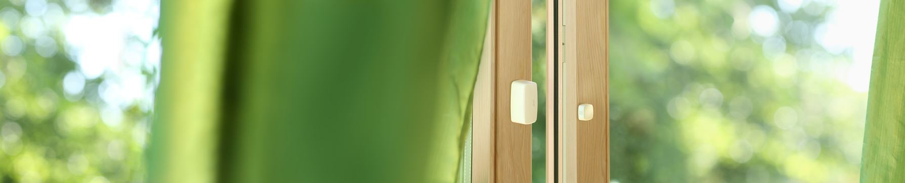 Zdjęcie do “Eve Door & Window - czujnik otwarcia / zamknięcia drzwi i okien”.