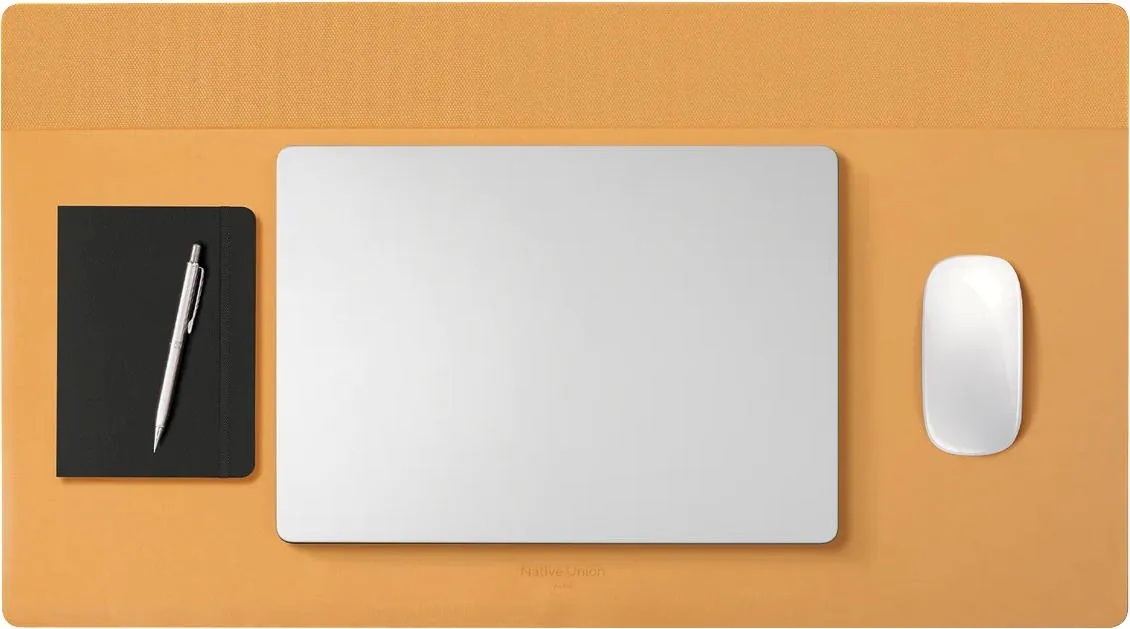 Zdjęcie do “Native Union Desk Mat Czarny/kraft - Podkładka na biurko”.