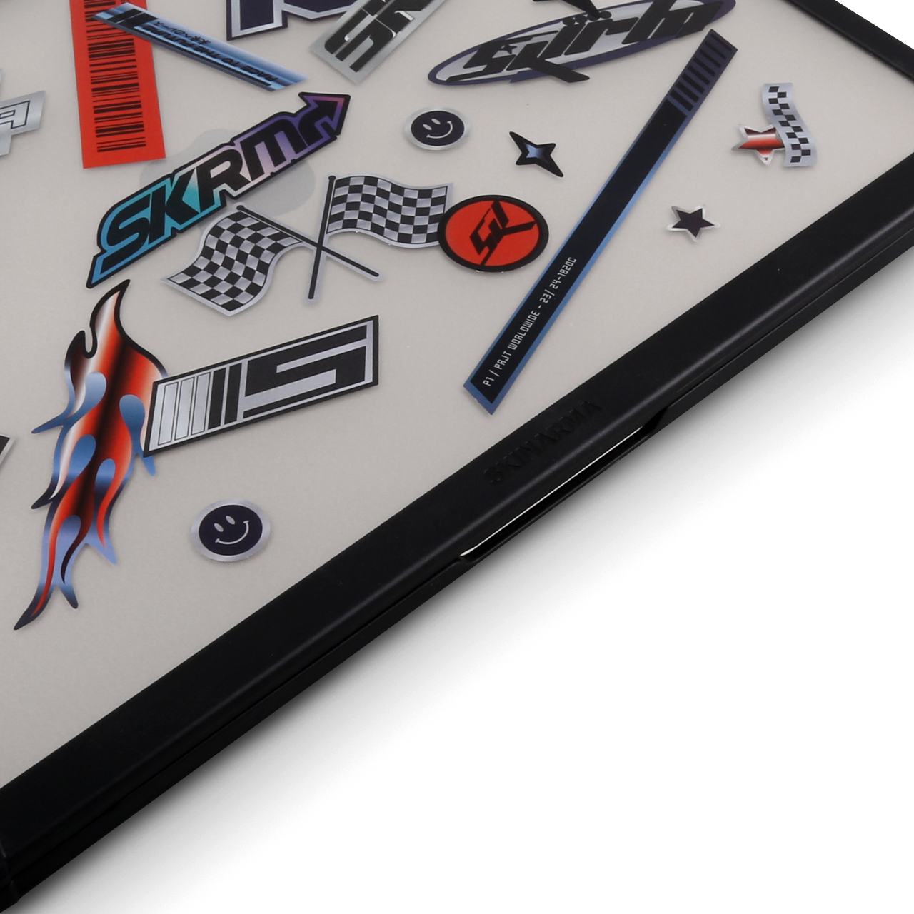 Zdjęcie do “Skinarma Henko przezroczysty - etui MacBook Air 15" (M3/M2)”.
