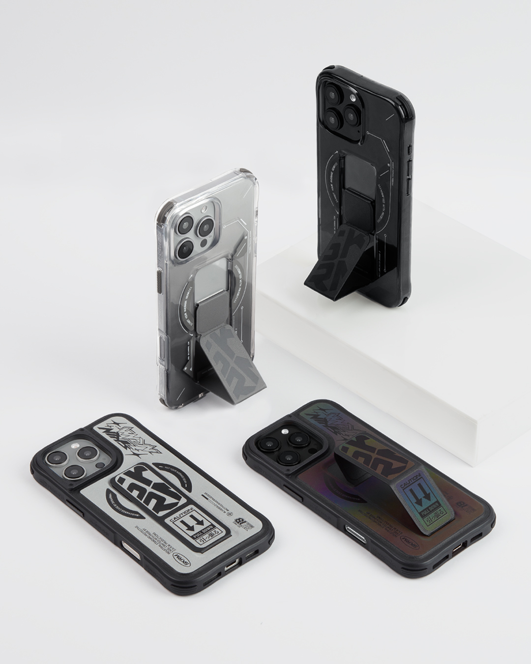 Zdjęcie do “Skinarma Helio MagSafe Grip Stand czarny - etui iPhone 16 Pro”.