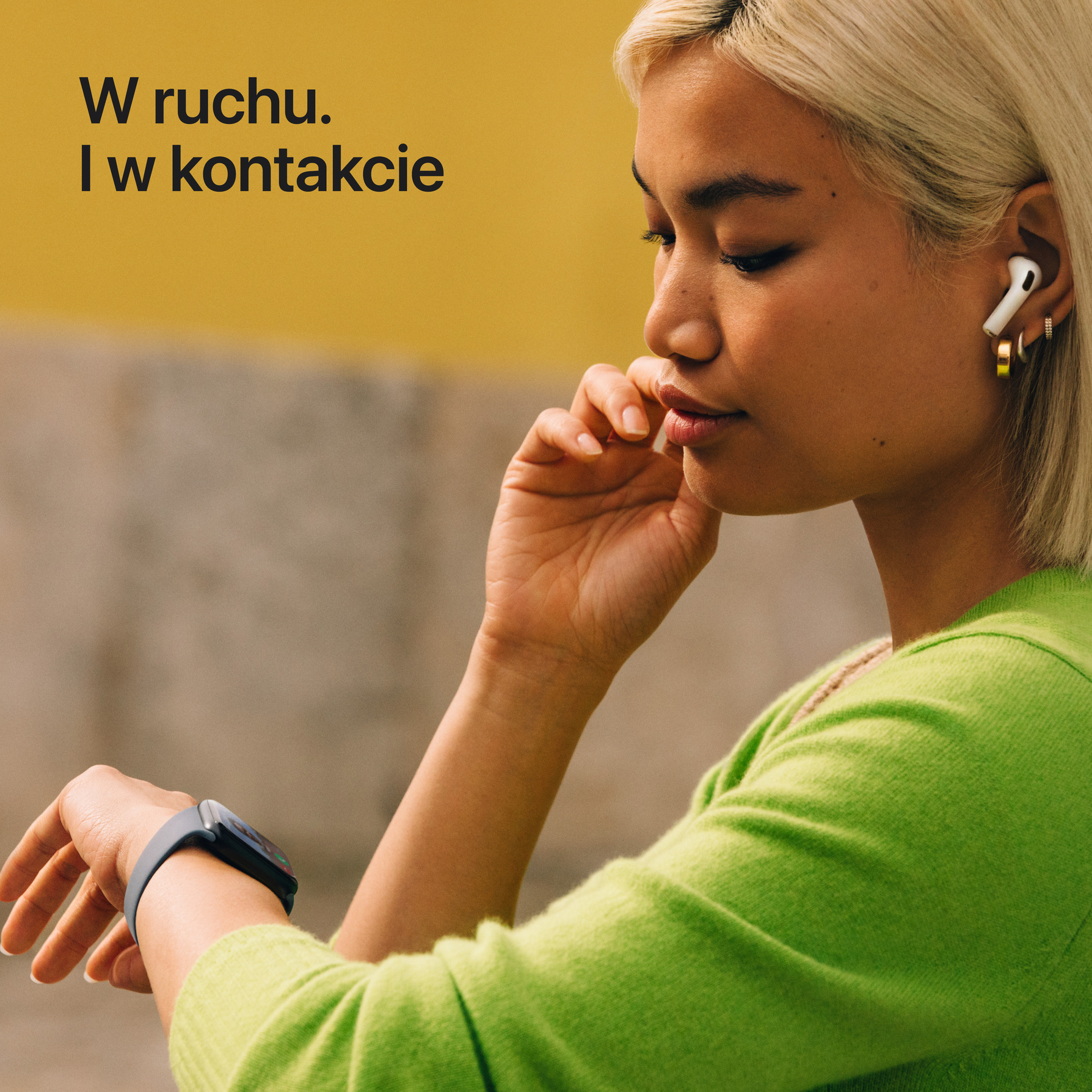 Zdjęcie do “Apple Watch SE 3 GPS + Cellular 44mm Starlight Aluminium Case with Starlight Sport Band - M/L”.