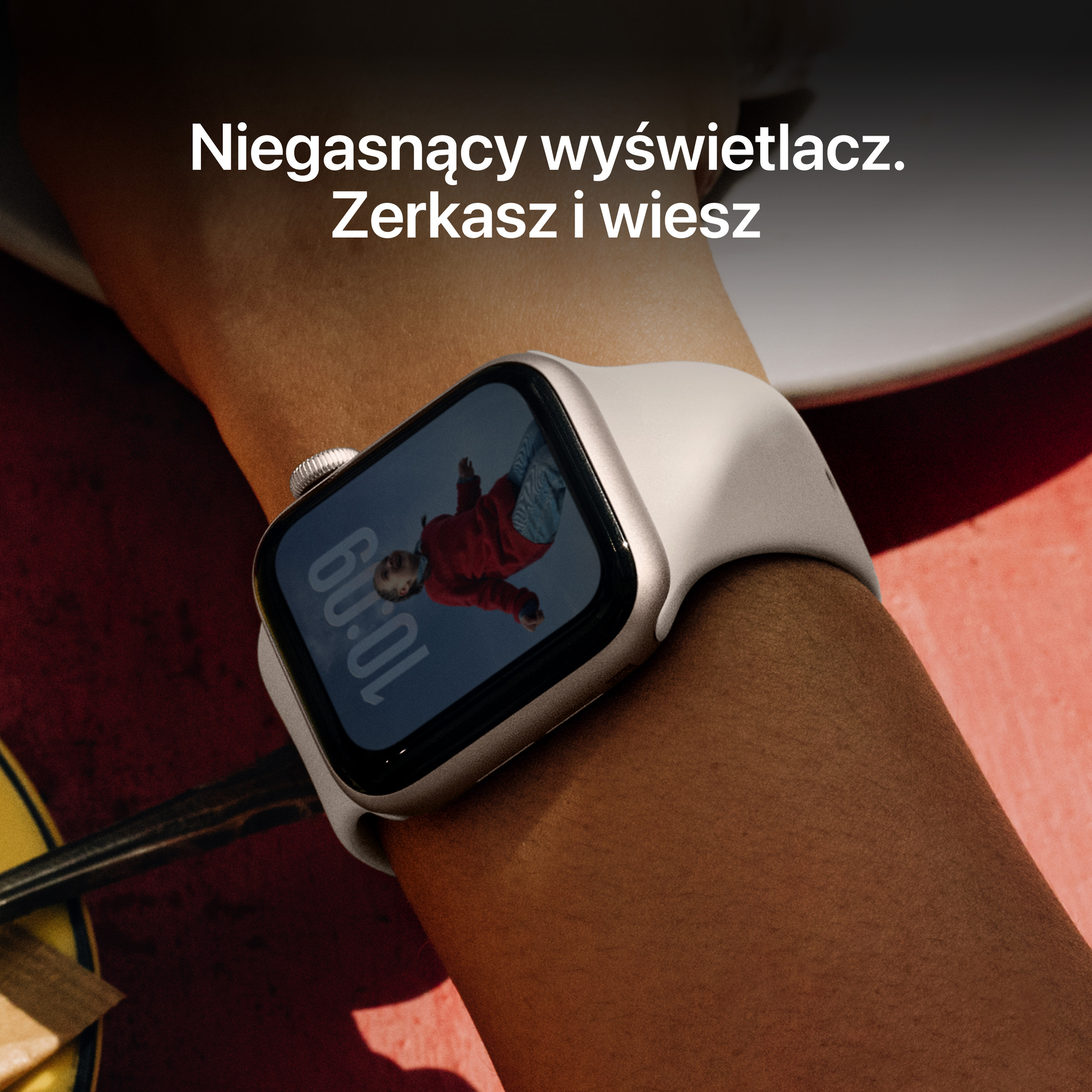Zdjęcie do “Apple Watch SE 3 GPS + Cellular 40mm Midnight Aluminium Case with Midnight Sport Band - M/L”.