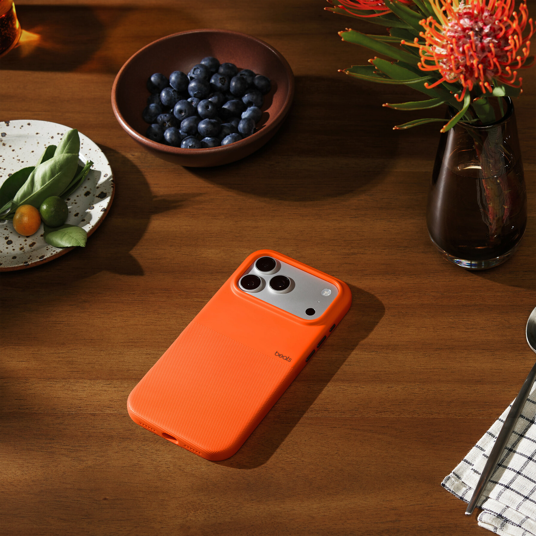 Zdjęcie do “Apple Beats iPhone 17 Pro Max Rugged Case with MagSafe and Camera Control – Sierra Orange”.