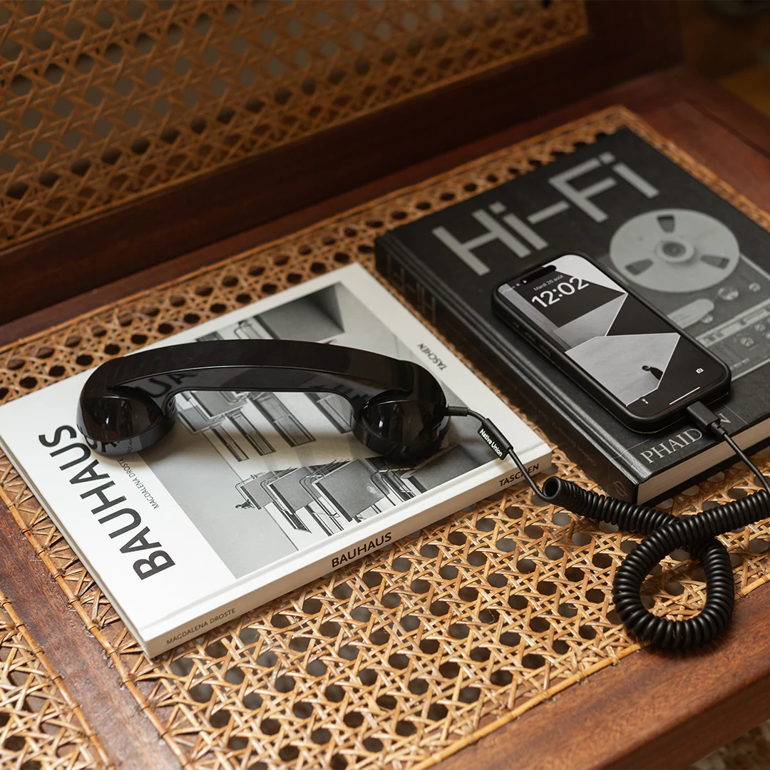 Zdjęcie do “Native Union POP Phone czarny - słuchawka do iPhone”.