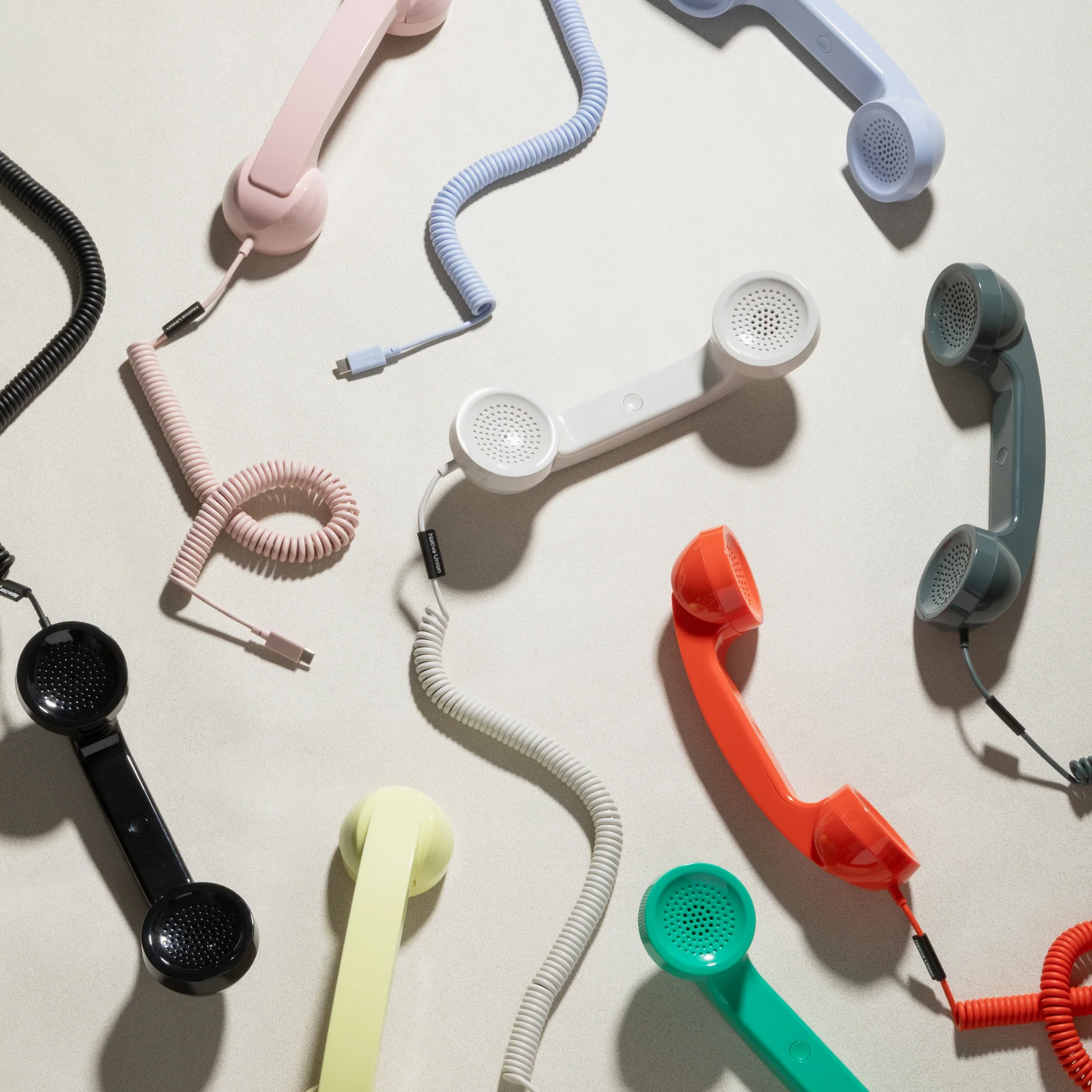 Zdjęcie do “Native Union POP Phone czarny - słuchawka do iPhone”.