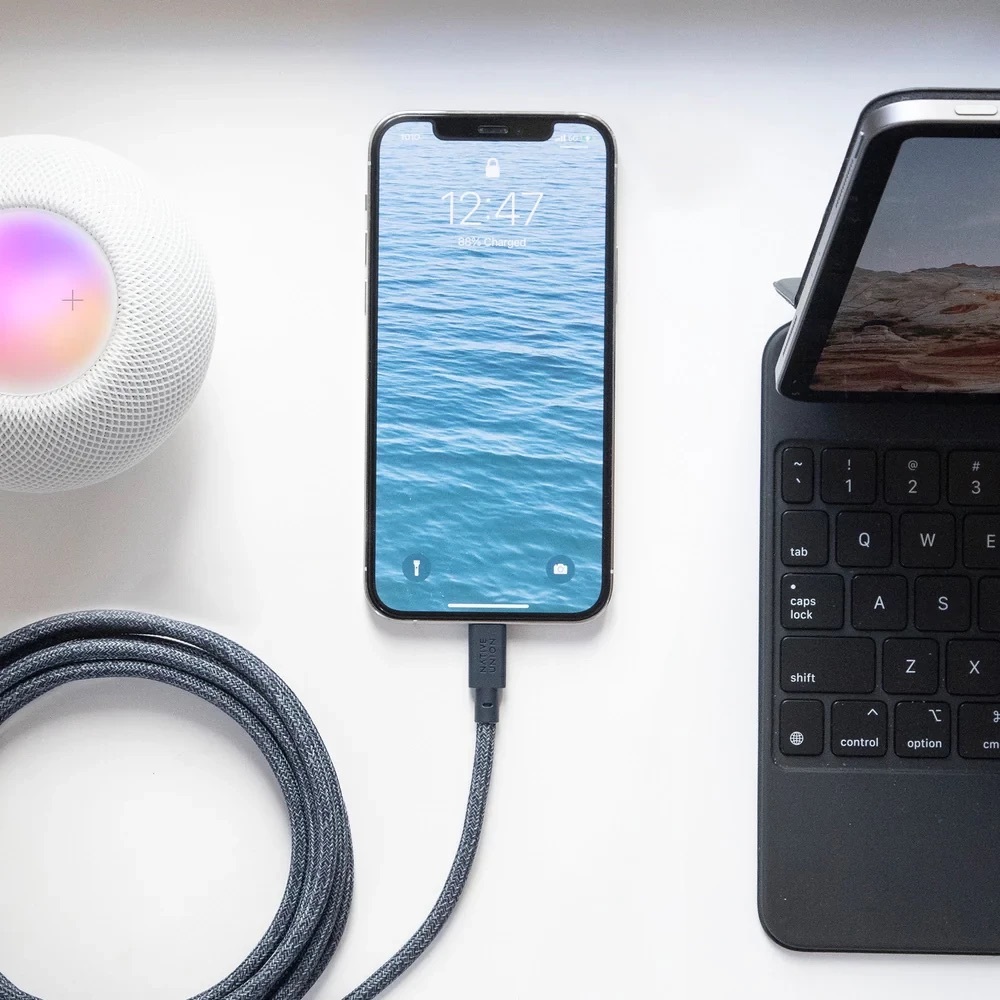 Zdjęcie do “Native Union Belt Cable XL USB-C to Lightning 3m Czarny - kabel USB-C do lightning”.