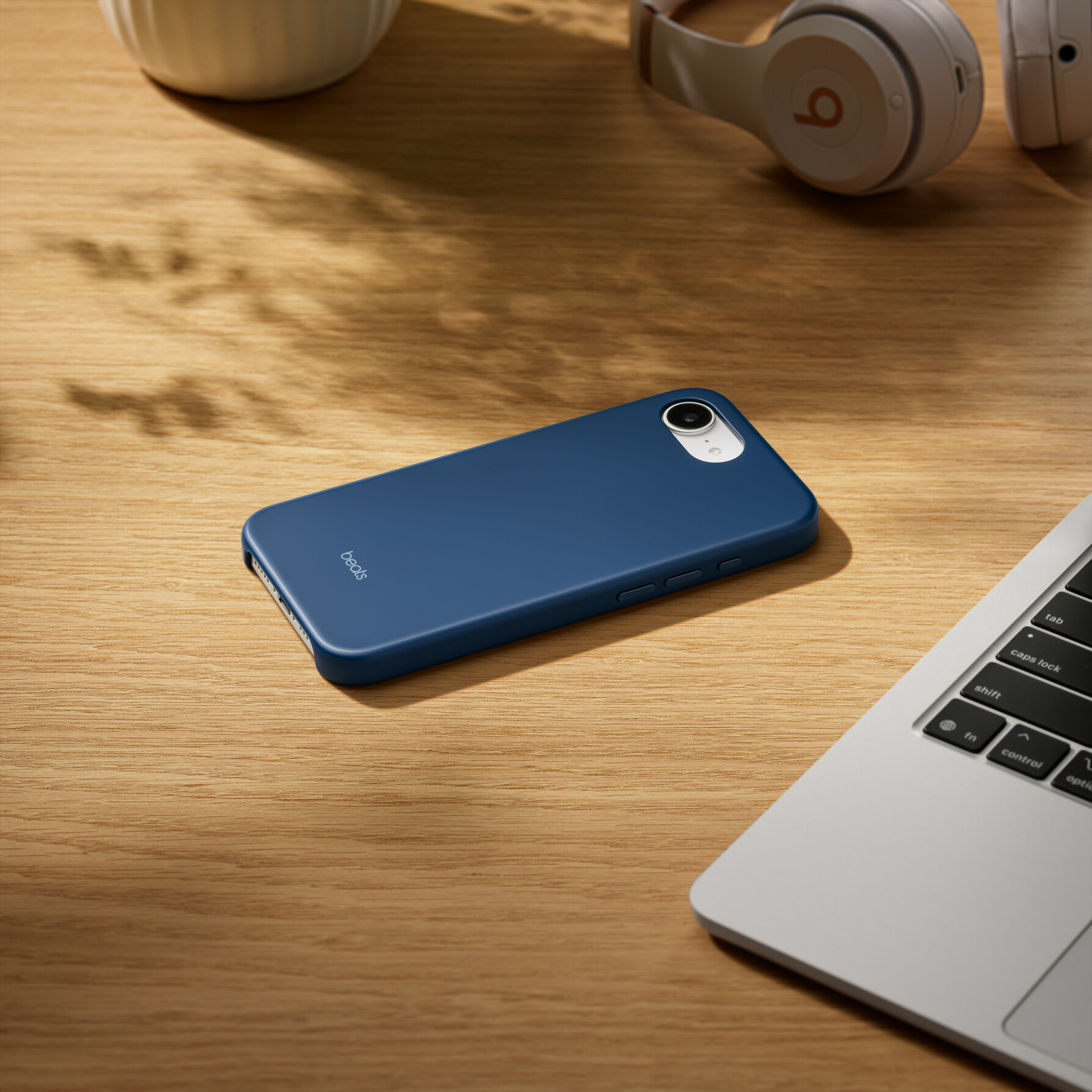 Zdjęcie do “Apple Beats iPhone 17e Case with MagSafe – Bedrock Blue”.