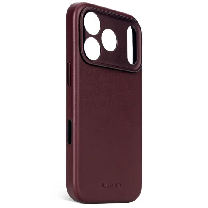 Zdjęcie do “DECODED Leather MagSafe burgundowy - etui iPhone 17 Pro”.