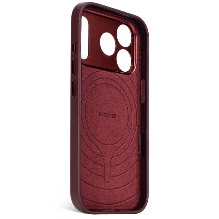 Zdjęcie do “DECODED Leather MagSafe burgundowy - etui iPhone 17 Pro”.