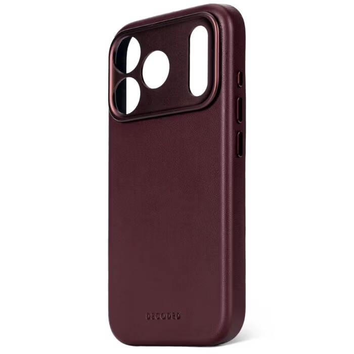 Zdjęcie do “DECODED Leather MagSafe burgundowy - etui iPhone 17 Pro”.
