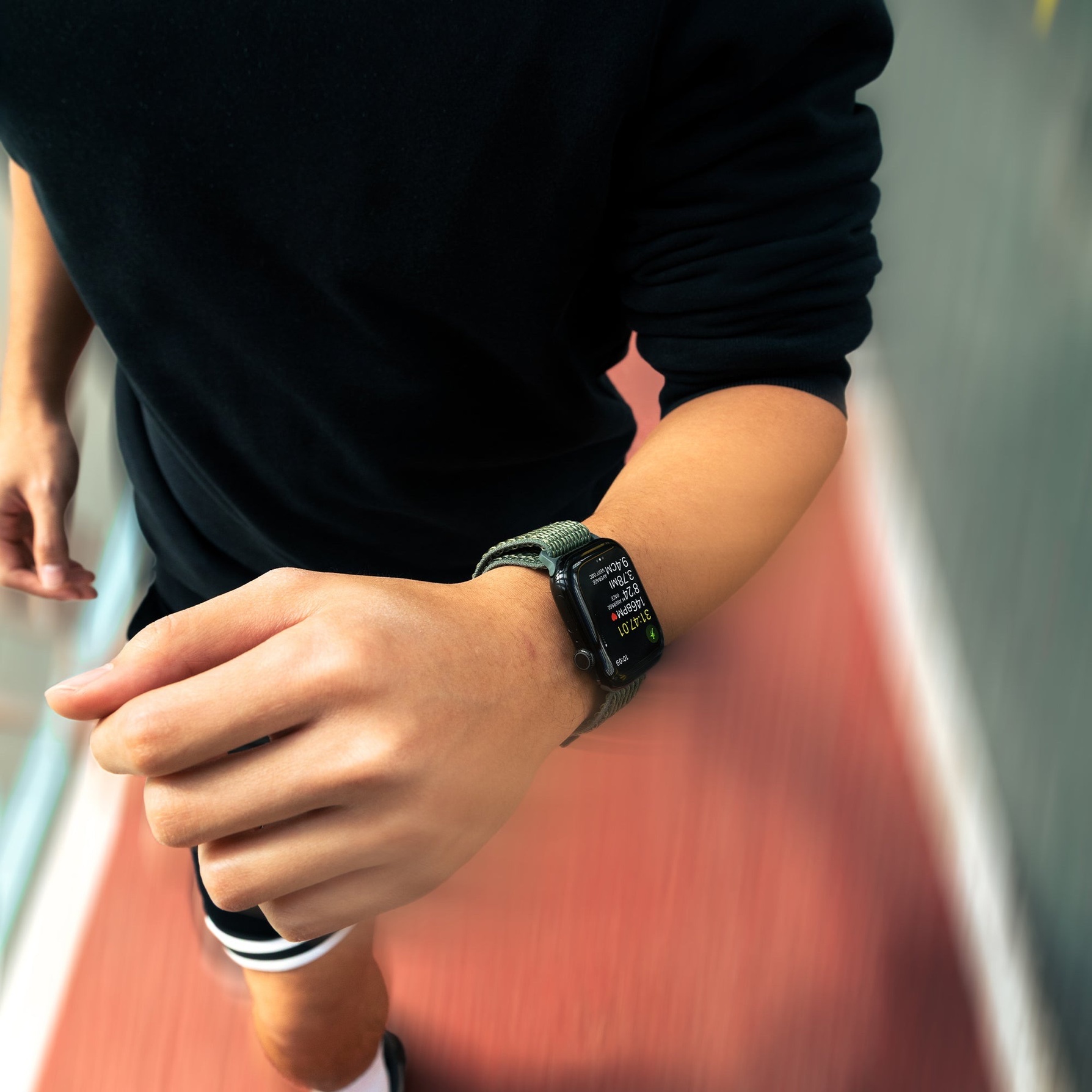 Zdjęcie do “Native Union Active Watch LOOP ciemna zieleń - pasek Apple Watch Ultra 44/45/46/49mm”.