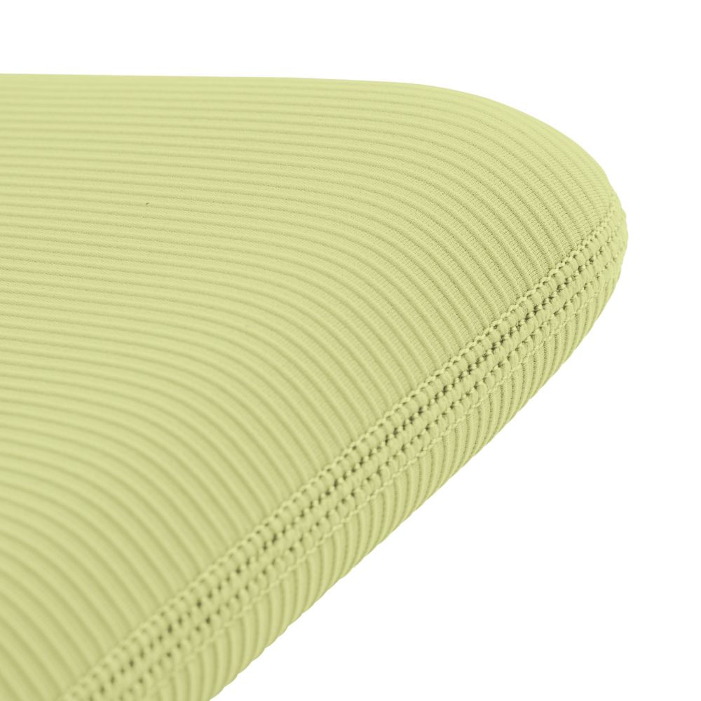 Zdjęcie do “UNIQ Cyprus Ridge Neoprene Sleeve Żółty - pokrowiec Macbook NEO / Air 13"”.