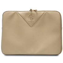 Zdjęcie do “Guess laptop Sleeve Triangle 4G złoty - pokrowiec Macbook 14"”.