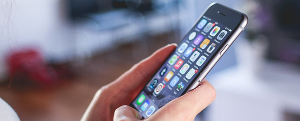 Czy wymiana baterii w iPhonie poprawia wydajność?